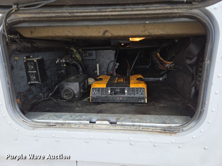 image for item DV1274 2007 International 9400i semi truck