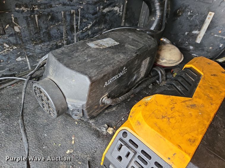 image for item DV1274 2007 International 9400i semi truck