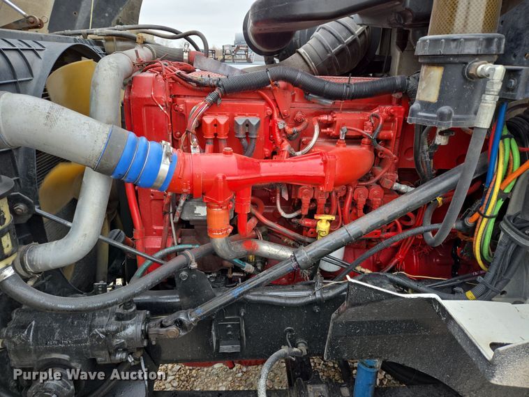 image for item DV1274 2007 International 9400i semi truck