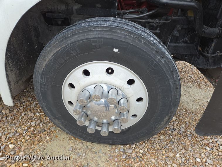 image for item DV1274 2007 International 9400i semi truck