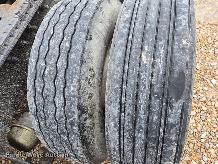 image for item DV1274 2007 International 9400i semi truck