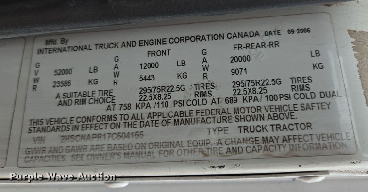 image for item DV1274 2007 International 9400i semi truck