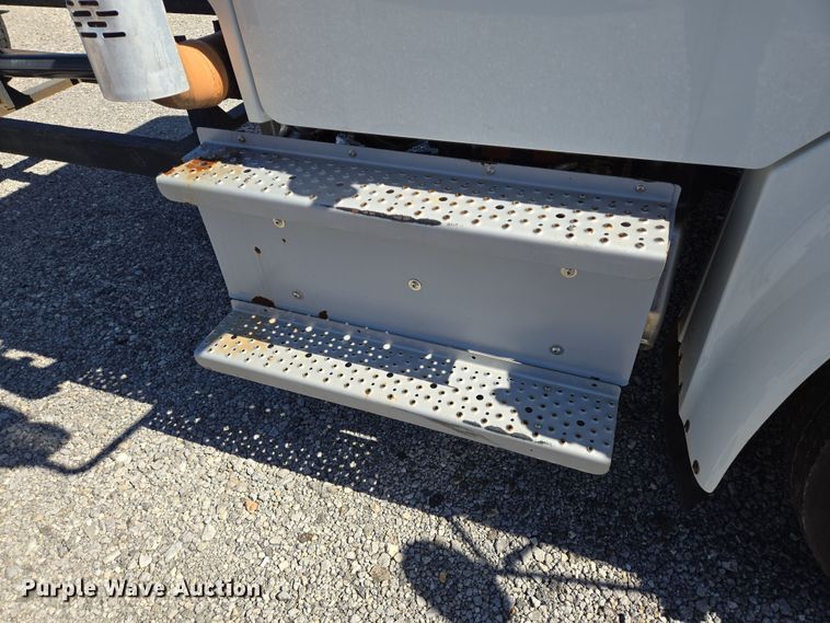 image for item DV1278 2018 Freightliner Business Class M2 106 truck cab and chassis