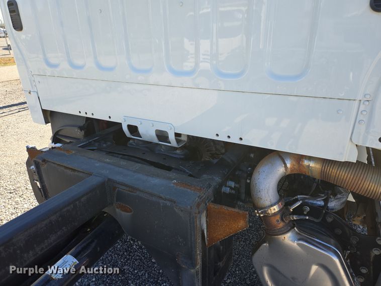 image for item DV1278 2018 Freightliner Business Class M2 106 truck cab and chassis