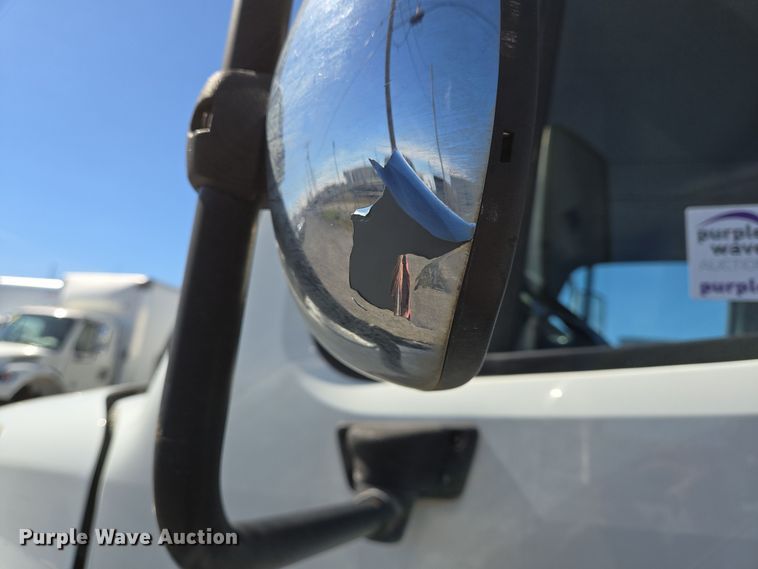 image for item DV1278 2018 Freightliner Business Class M2 106 truck cab and chassis