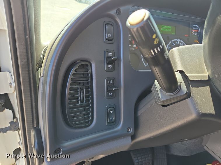 image for item DV1278 2018 Freightliner Business Class M2 106 truck cab and chassis