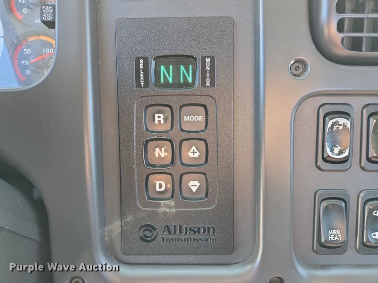 image for item DV1278 2018 Freightliner Business Class M2 106 truck cab and chassis