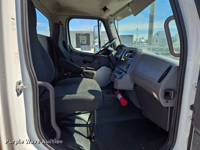 image for item DV1278 2018 Freightliner Business Class M2 106 truck cab and chassis