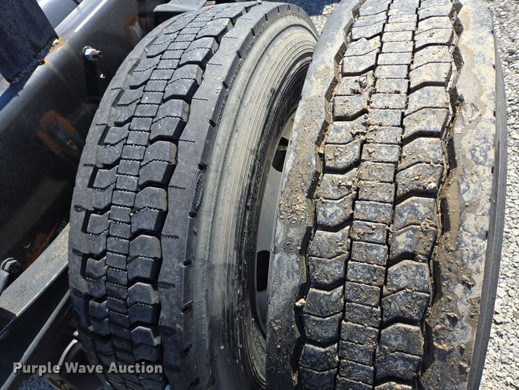 image for item DV1278 2018 Freightliner Business Class M2 106 truck cab and chassis