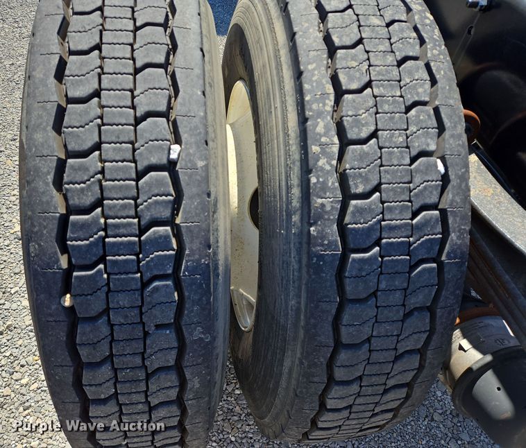 image for item DV1278 2018 Freightliner Business Class M2 106 truck cab and chassis