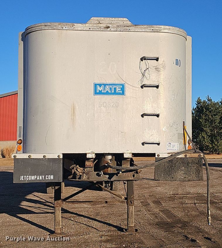 image for item DW3163 1999 Mate end dump trailer