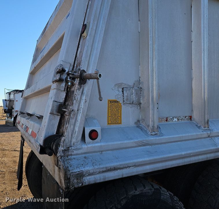 image for item DW3163 1999 Mate end dump trailer