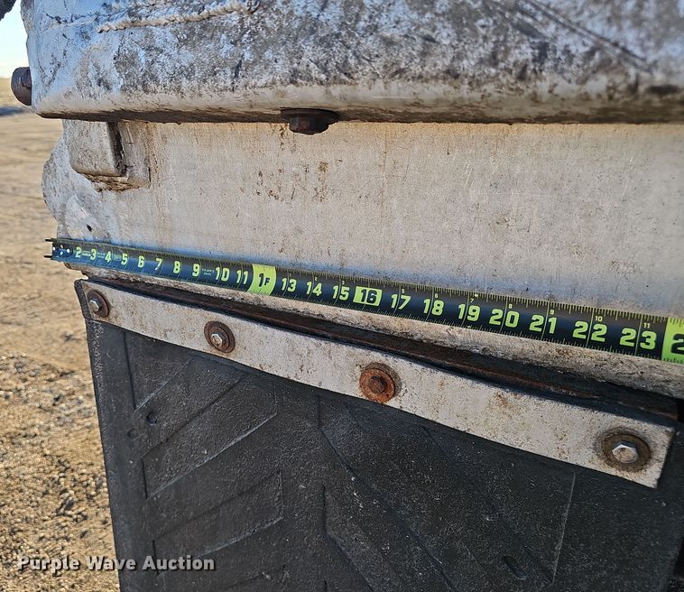 image for item DW3163 1999 Mate end dump trailer