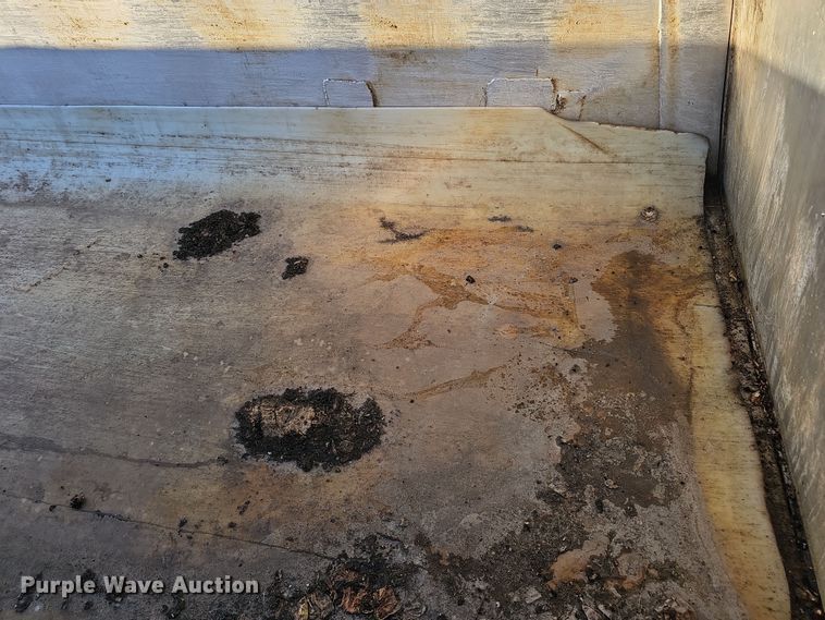 image for item DW3163 1999 Mate end dump trailer