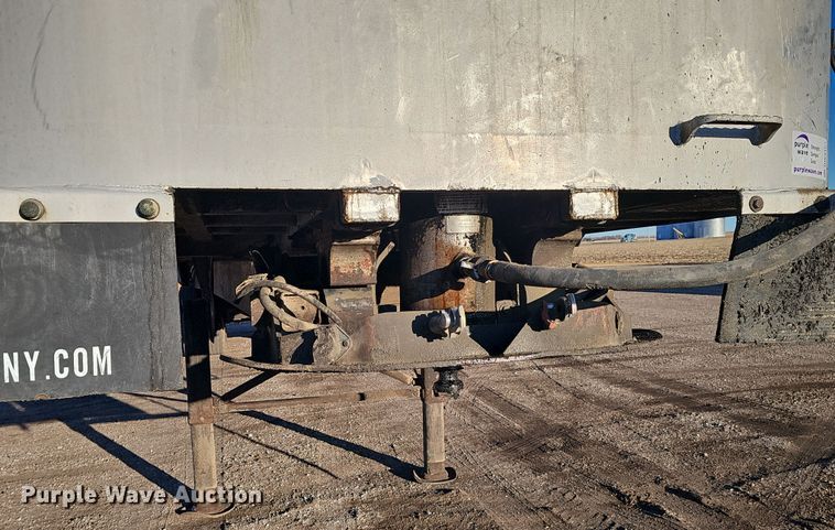 image for item DW3163 1999 Mate end dump trailer