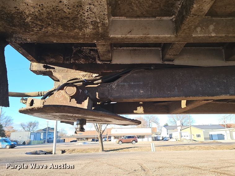 image for item DW3163 1999 Mate end dump trailer