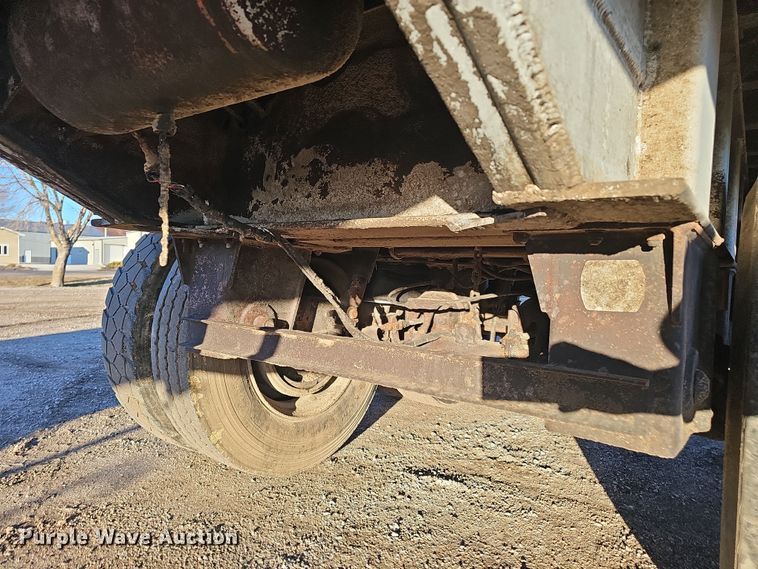 image for item DW3163 1999 Mate end dump trailer