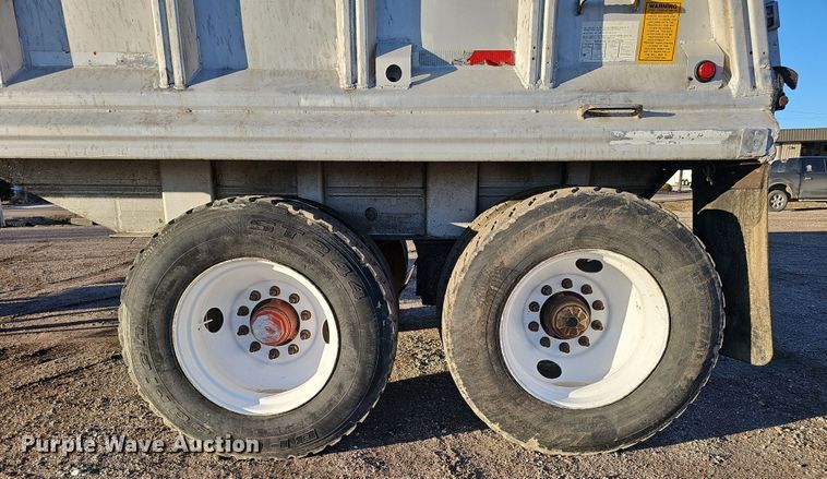 image for item DW3163 1999 Mate end dump trailer