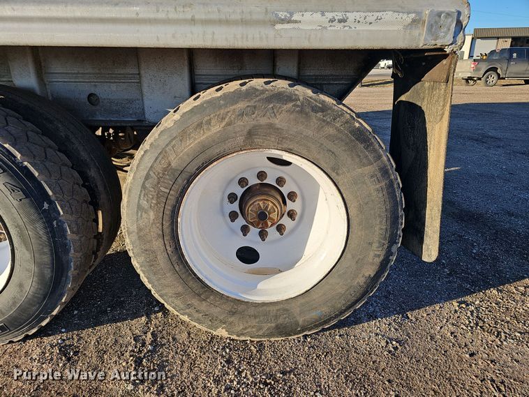 image for item DW3163 1999 Mate end dump trailer