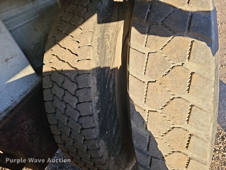 image for item DW3163 1999 Mate end dump trailer