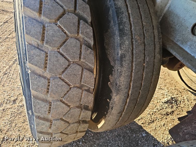 image for item DW3163 1999 Mate end dump trailer