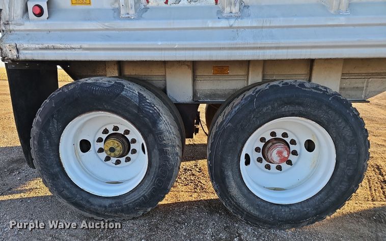 image for item DW3163 1999 Mate end dump trailer