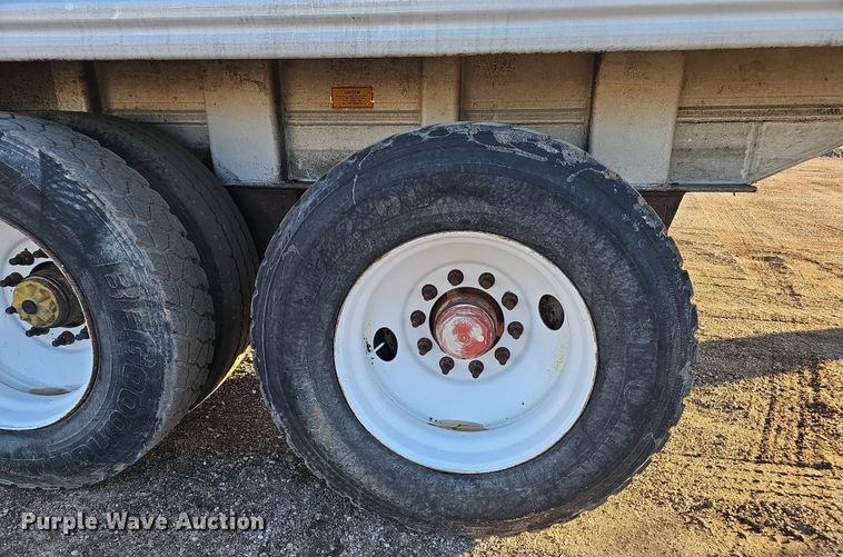 image for item DW3163 1999 Mate end dump trailer