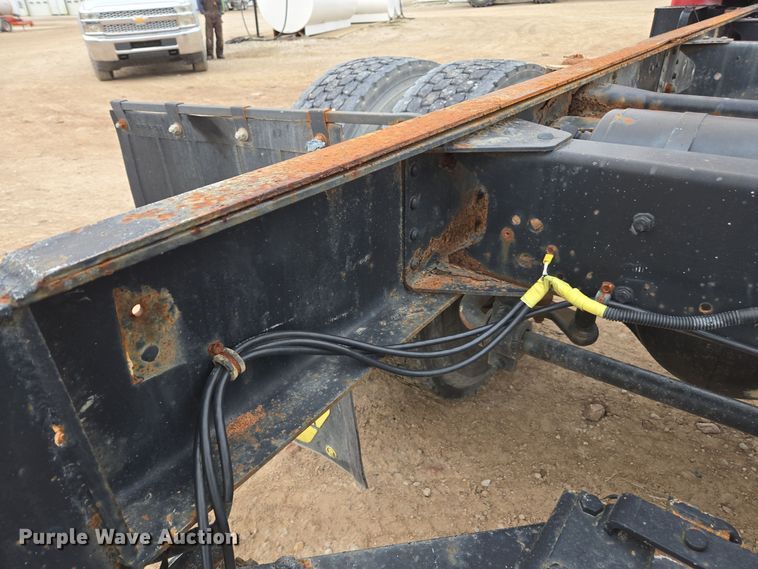 image for item DX1623 1994 GMC Top Kick truck cab and chassis