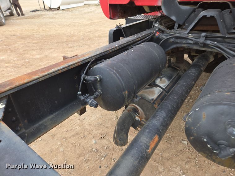 image for item DX1623 1994 GMC Top Kick truck cab and chassis