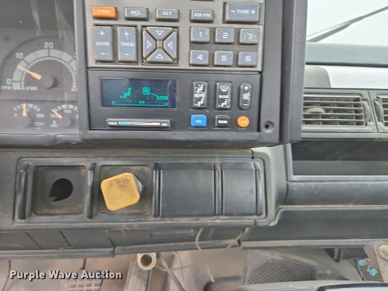 image for item DX1623 1994 GMC Top Kick truck cab and chassis