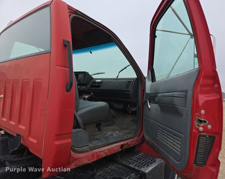 image for item DX1623 1994 GMC Top Kick truck cab and chassis