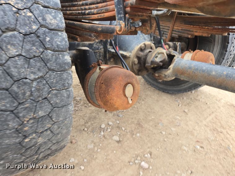 image for item DX1623 1994 GMC Top Kick truck cab and chassis