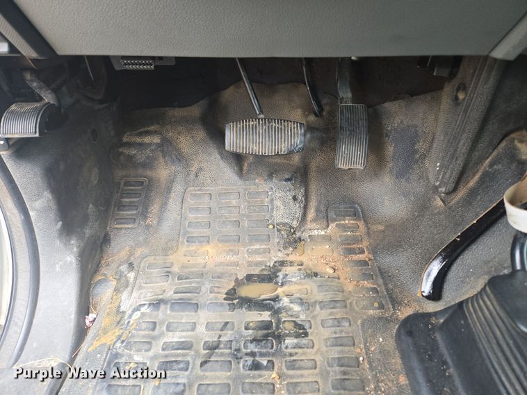 image for item EC3474 2013 Ford F450 Super Duty flatbed truck