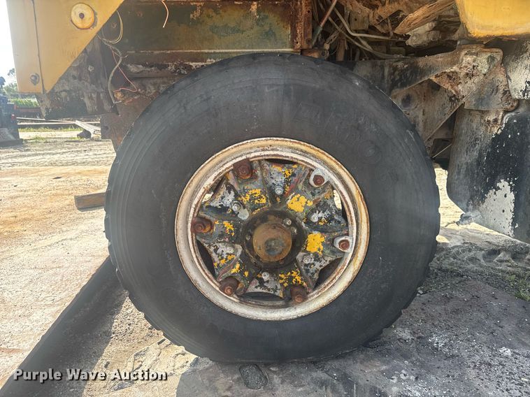 image for item EC3476 1969 Mack DM-600 truck cab and chassis