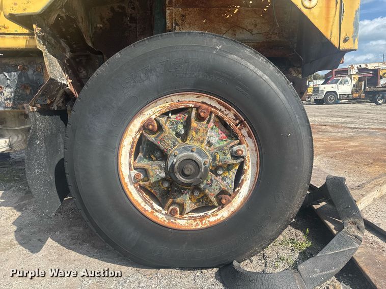 image for item EC3476 1969 Mack DM-600 truck cab and chassis