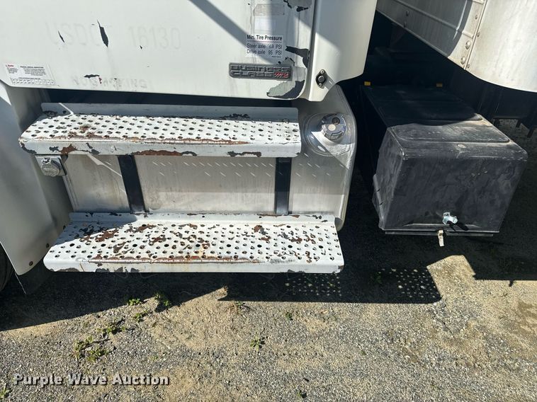 image for item EC3500 2009 Freightliner Business Class M2 106 box truck