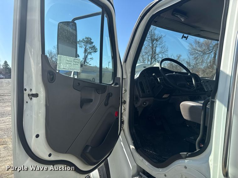 image for item EC3500 2009 Freightliner Business Class M2 106 box truck