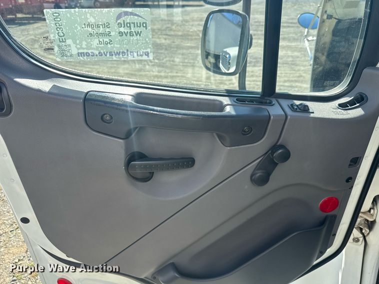 image for item EC3500 2009 Freightliner Business Class M2 106 box truck