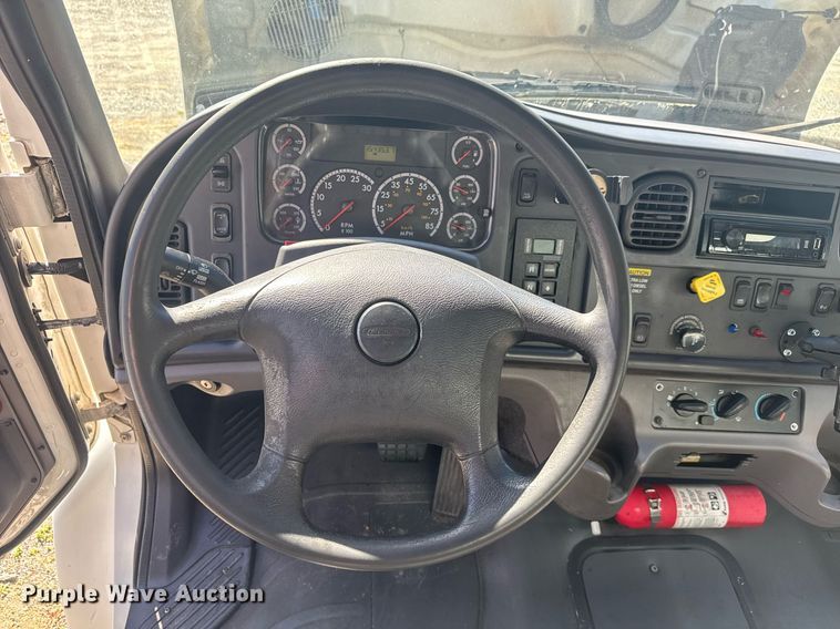 image for item EC3500 2009 Freightliner Business Class M2 106 box truck