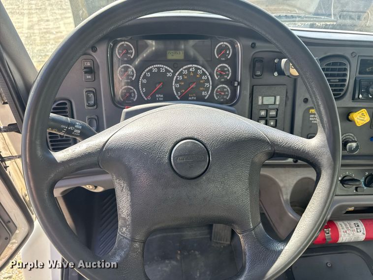 image for item EC3500 2009 Freightliner Business Class M2 106 box truck