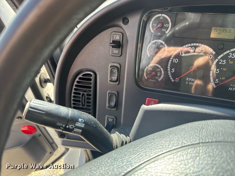 image for item EC3500 2009 Freightliner Business Class M2 106 box truck