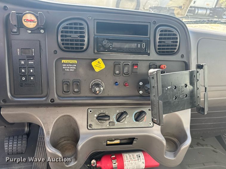 image for item EC3500 2009 Freightliner Business Class M2 106 box truck