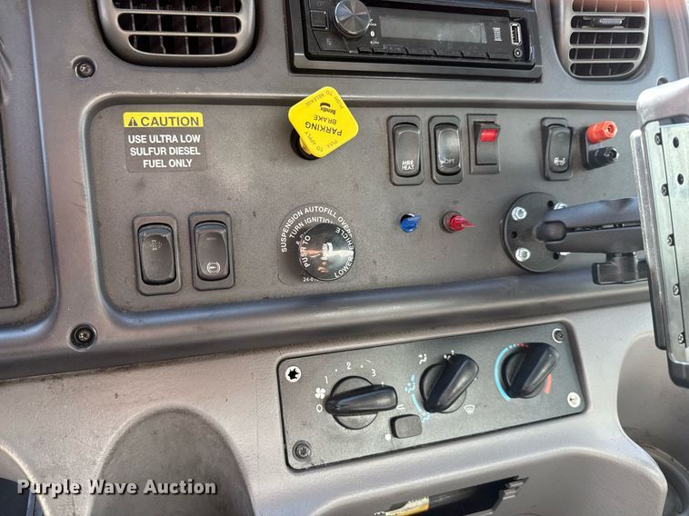 image for item EC3500 2009 Freightliner Business Class M2 106 box truck