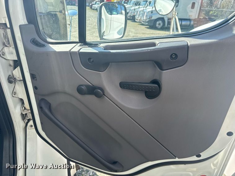 image for item EC3500 2009 Freightliner Business Class M2 106 box truck