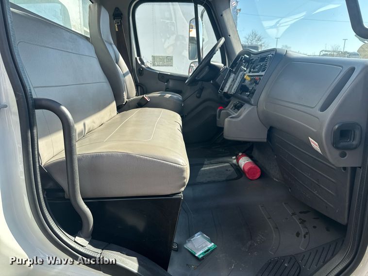 image for item EC3500 2009 Freightliner Business Class M2 106 box truck