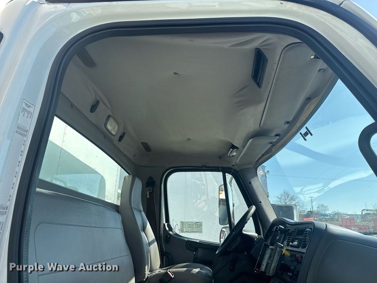 image for item EC3500 2009 Freightliner Business Class M2 106 box truck