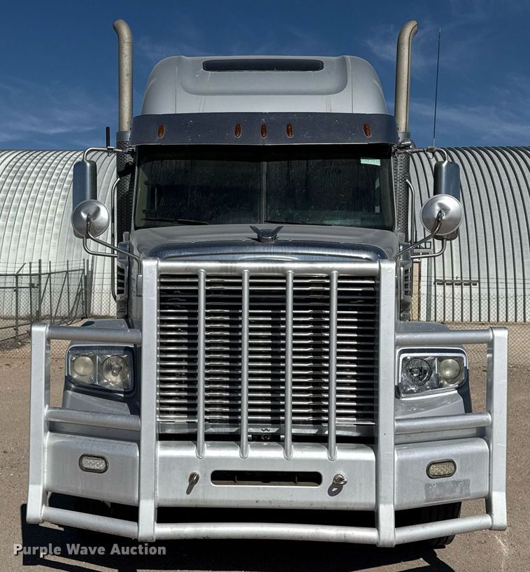 image for item ED5512 2017 Freightliner 122SD semi truck