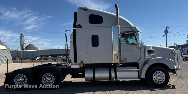 image for item ED5512 2017 Freightliner 122SD semi truck