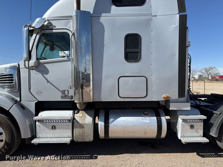 image for item ED5512 2017 Freightliner 122SD semi truck