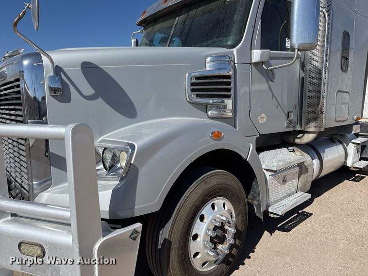 image for item ED5512 2017 Freightliner 122SD semi truck